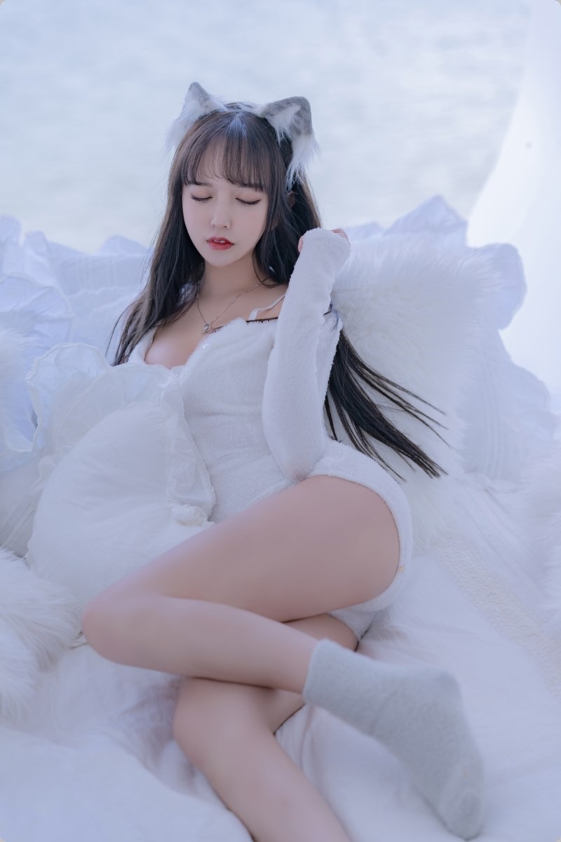 [Cos]过期米线线喵 - 小白狼[56P] 17