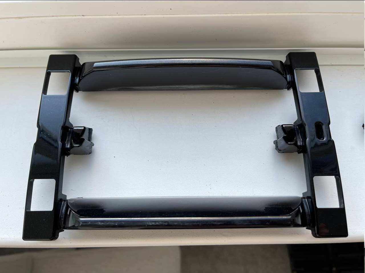 Убираем значок KIA на решетке радиатора – Telegraph