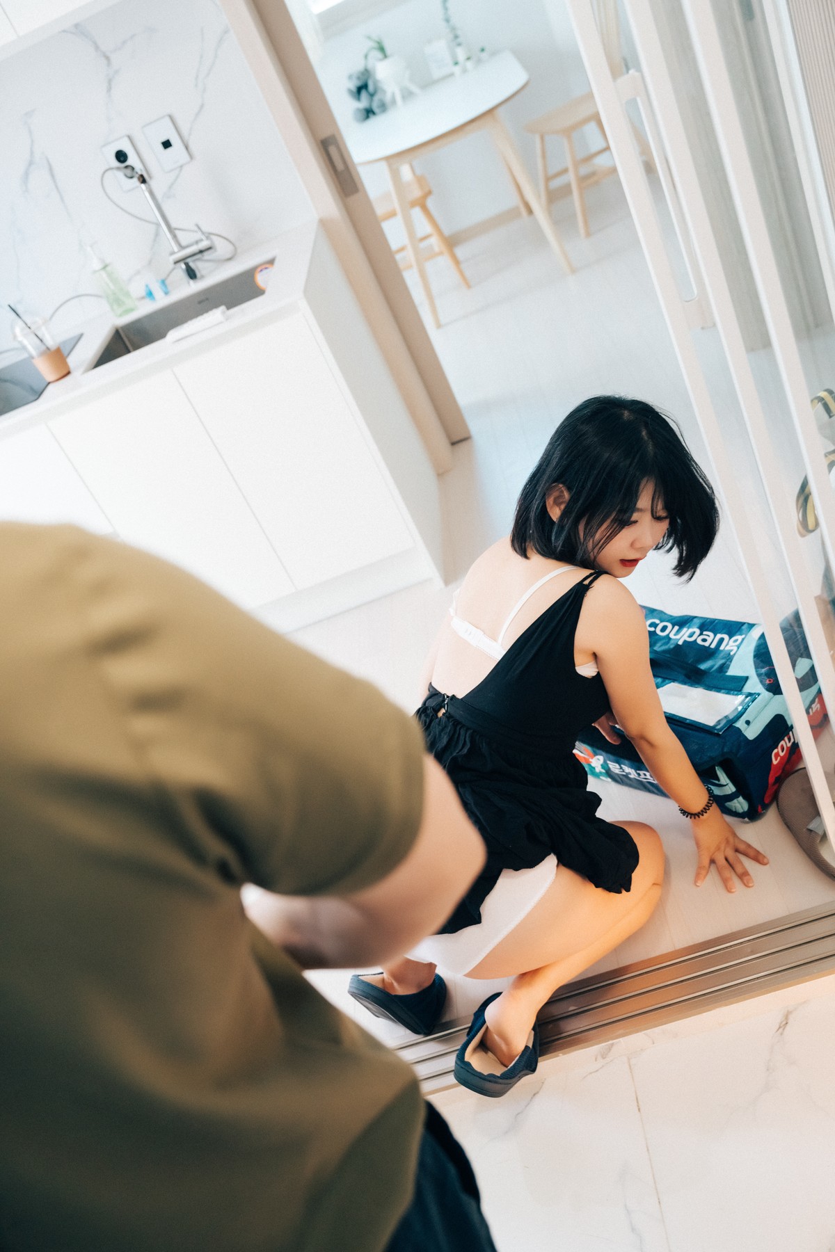 ZIA.Kwon 권지아, [Loozy] With Delivery Man Set.01 10