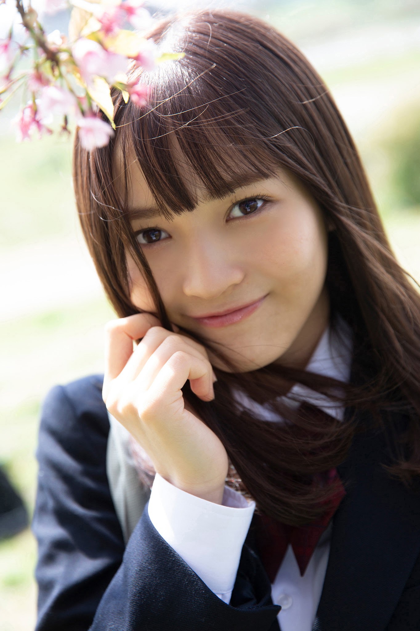 Nanako Kurosaki 黒嵜菜々子, ヤンマガWeb グラビアちゃんはバズりたい Peel the Apple 1