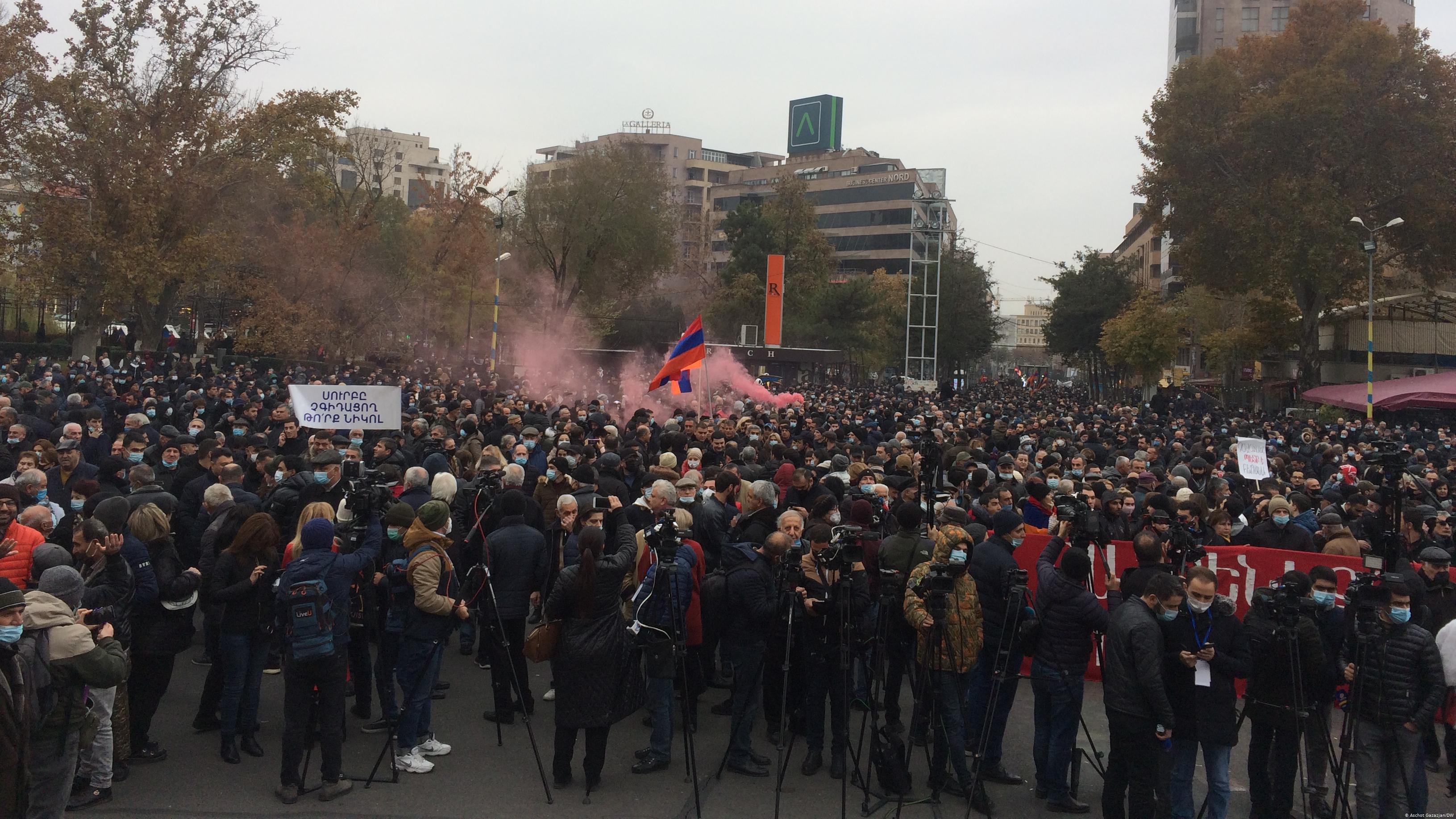 Отставка пашиняна в армении. Степанакерт митинг. Митинг в Карабахе. Карабахский конфликт протесты. Армения против Пашиняна.