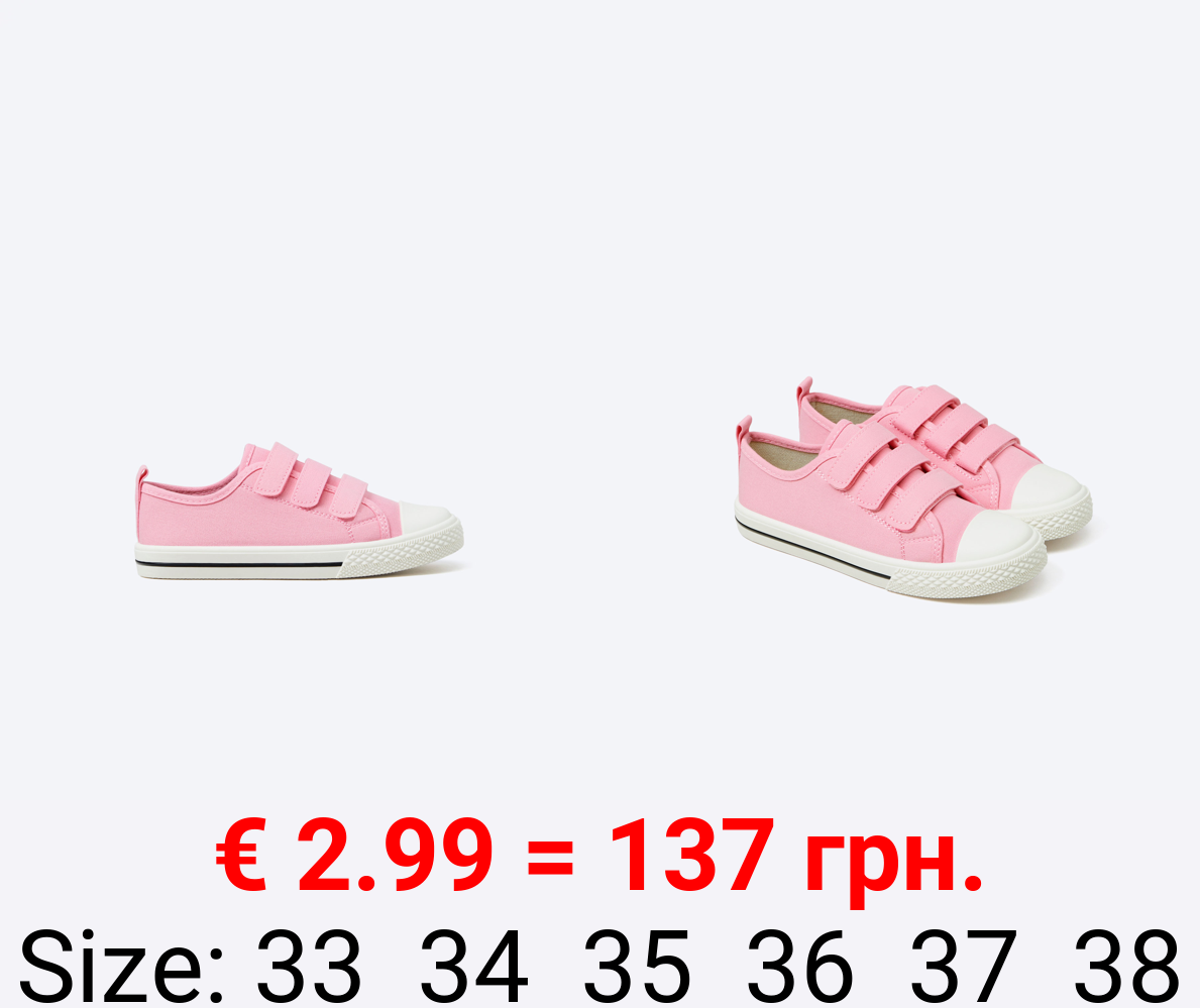 Fabric sneakers with toecap