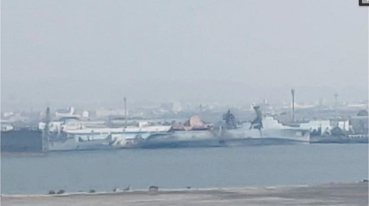 Хуситы атаковали американский. Порт Джидда Саудовская Аравия. Подбитые корабли Саудовской Аравии. На судне в Саудовскую Аравию. Хуситы подбили корабль.