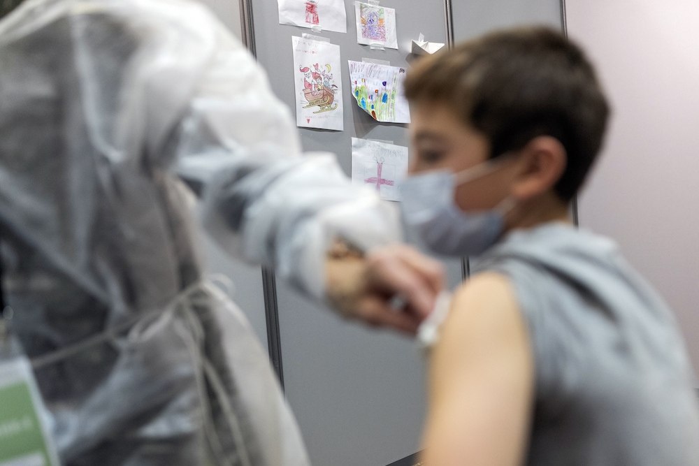 Вакцину для детей от COVID-19 ожидают в Хабаровском крае