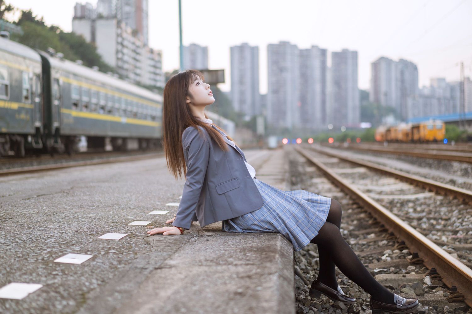 镜酱-私奔 制服[30P] 18