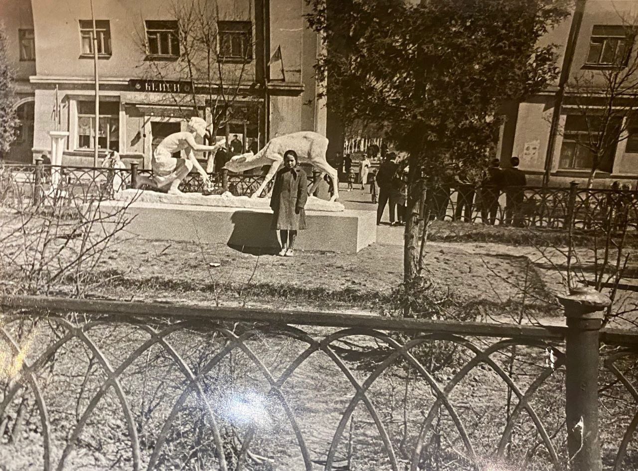 Слово сейчас в прошлом. Фрязино 1960. Фрязино аллея героев фонтан. Старый город Фрязино. Ретро Фрязино.
