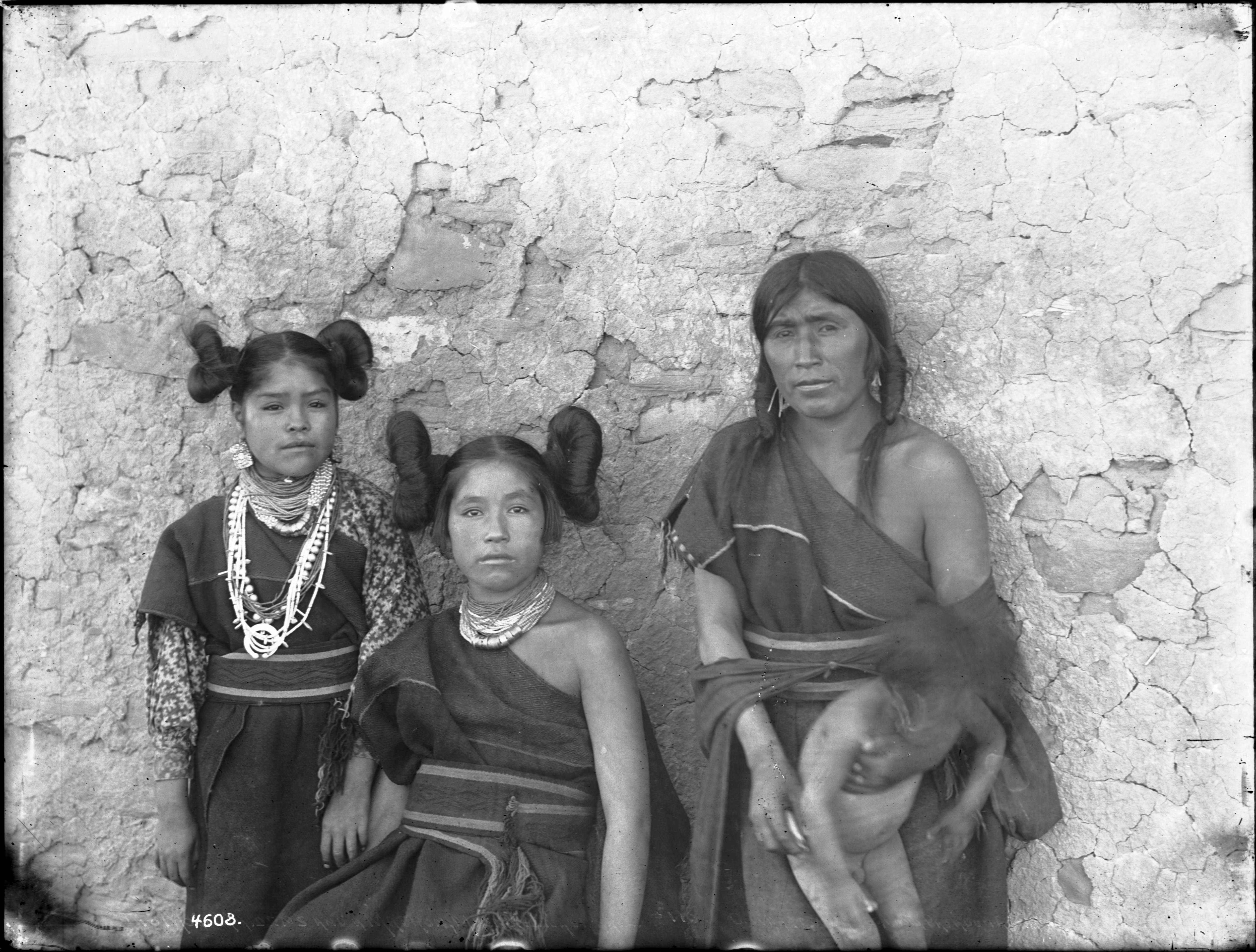 Мужчина женщина в племени. Индейцы Хопи. Хопи Навахо. Племя Хопи. Индейское племя Хопи.