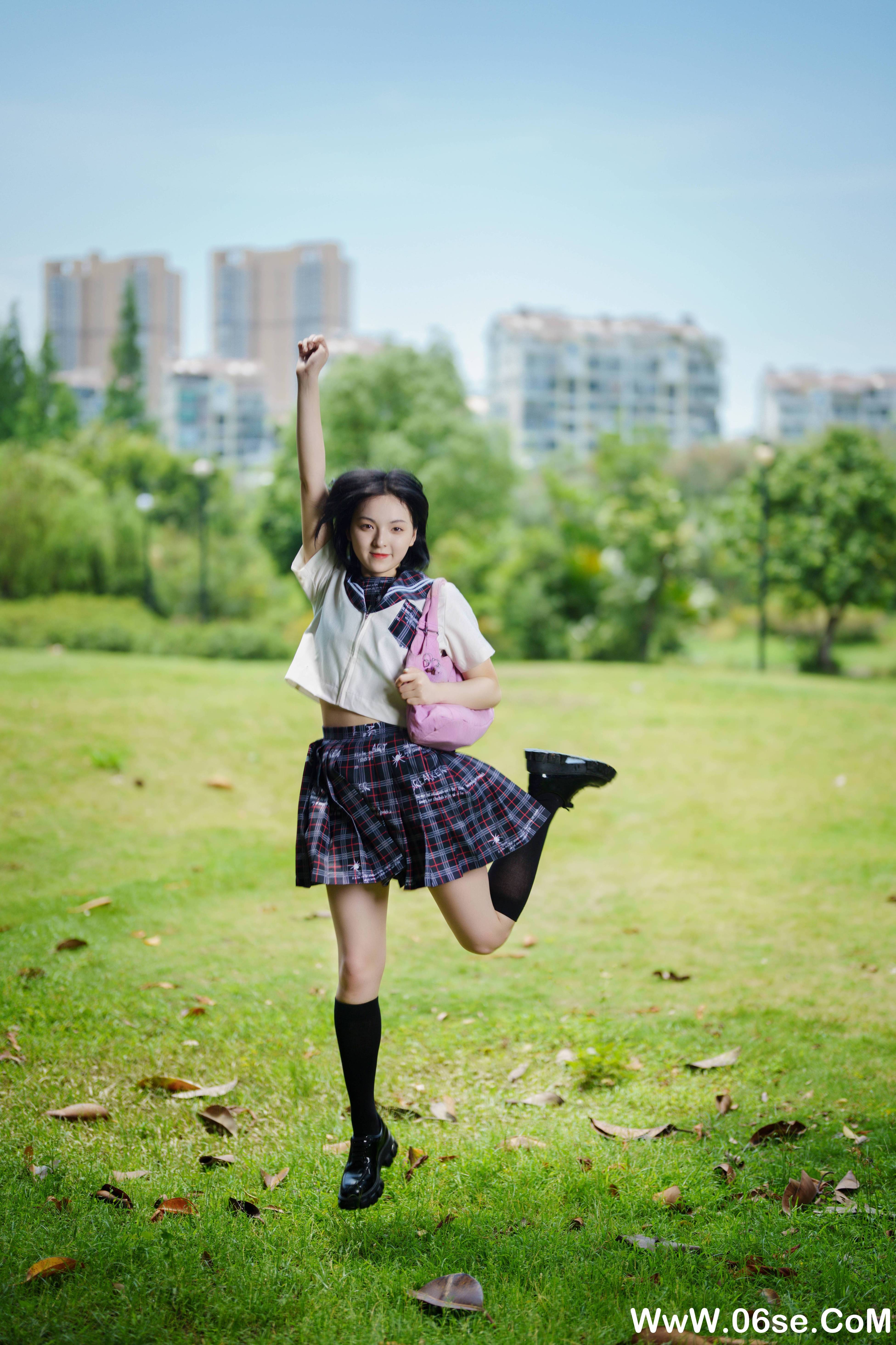 图片[35]-[YITUYU艺图语]2021.11.12 花田里的JK少女 dudu[50+1P／0.98GB]-六色网