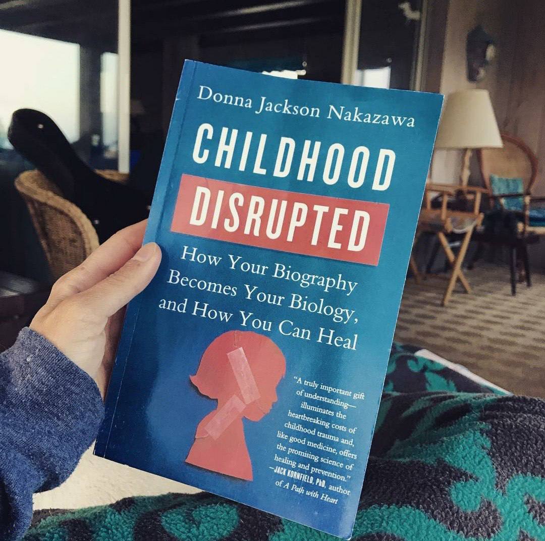 Донна текст. Донна Джексон Наказава цитаты. Donna Jackson Nakazawa childhood disrupted.