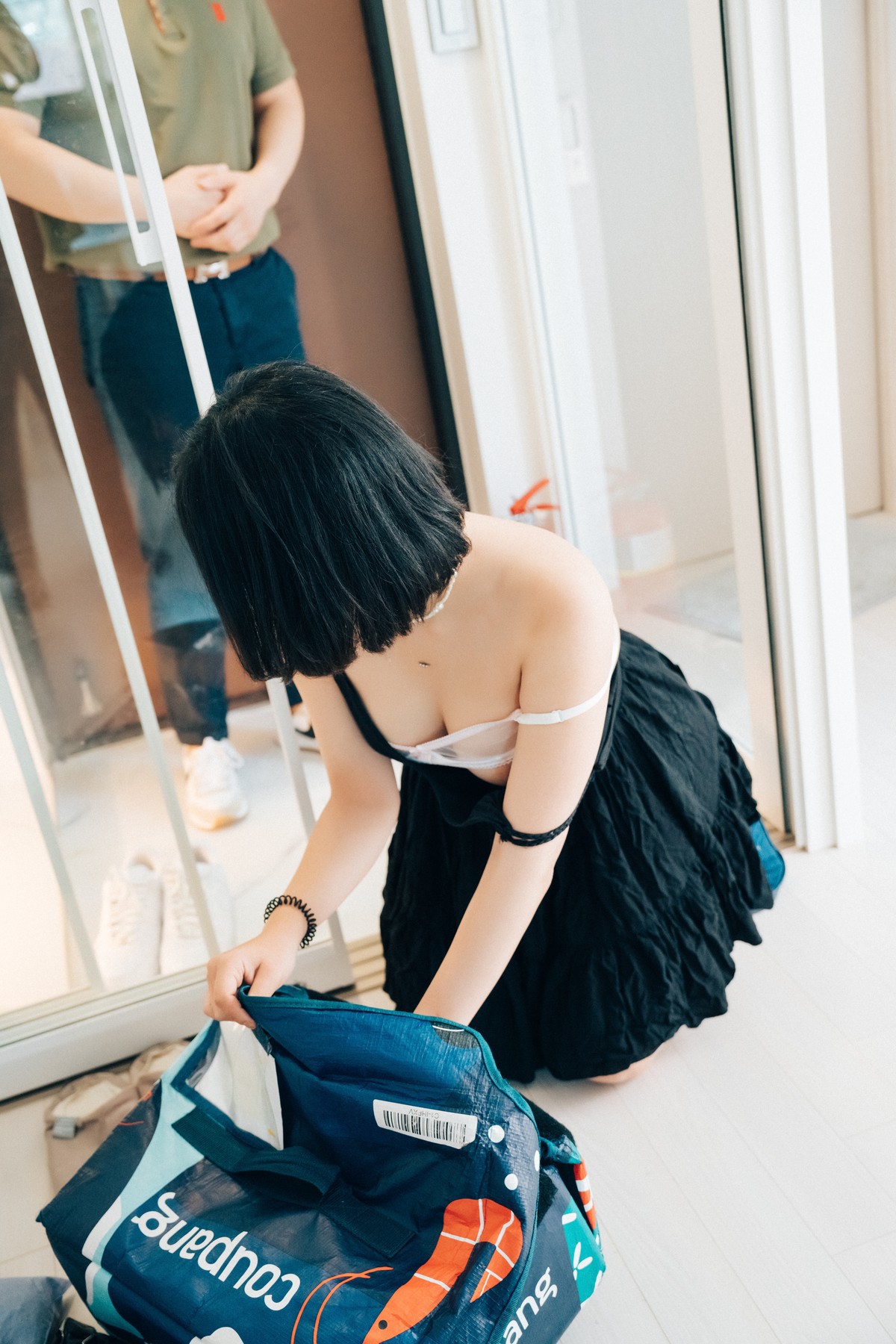 ZIA.Kwon 권지아, [Loozy] With Delivery Man Set.01 6
