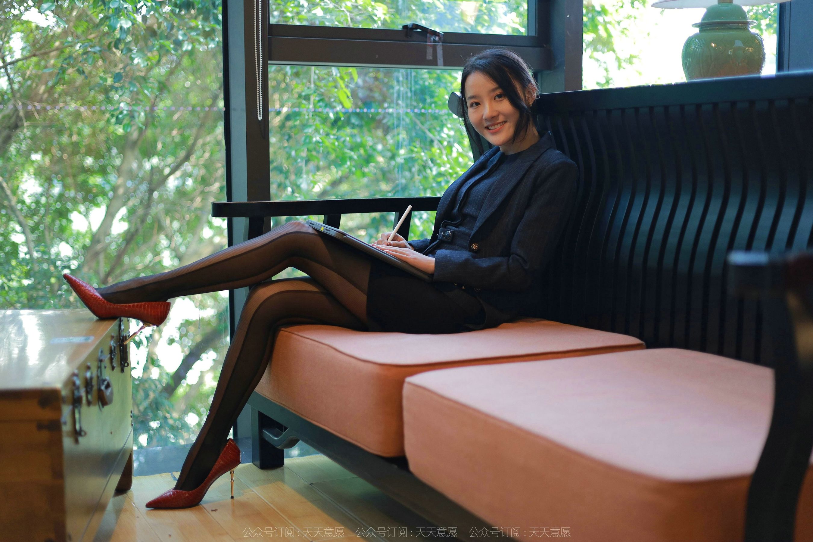 [异思趣向IESS]_模特：婉萍《OL嘿丝玉姐》-写真图集共93P 3