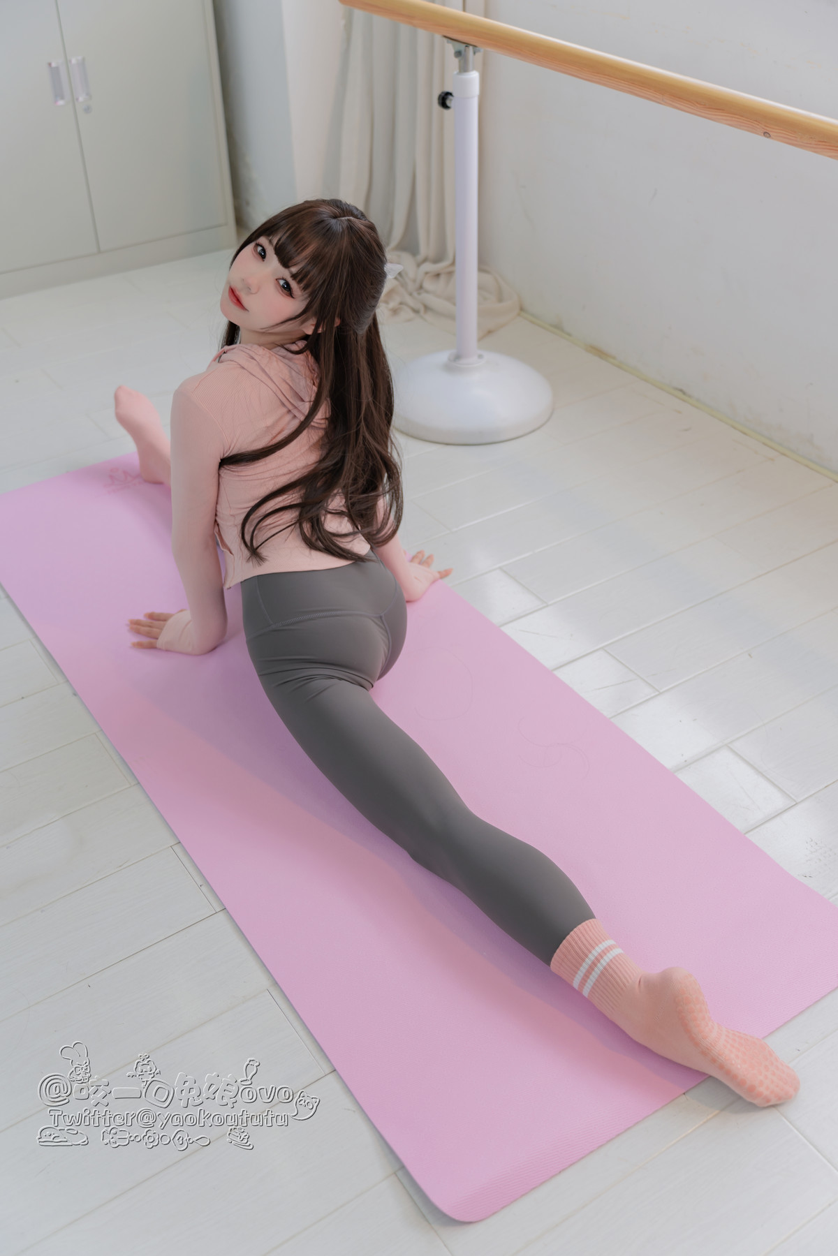 Cosplay 黏黏团子兔 兔娘瑜伽私教课 21
