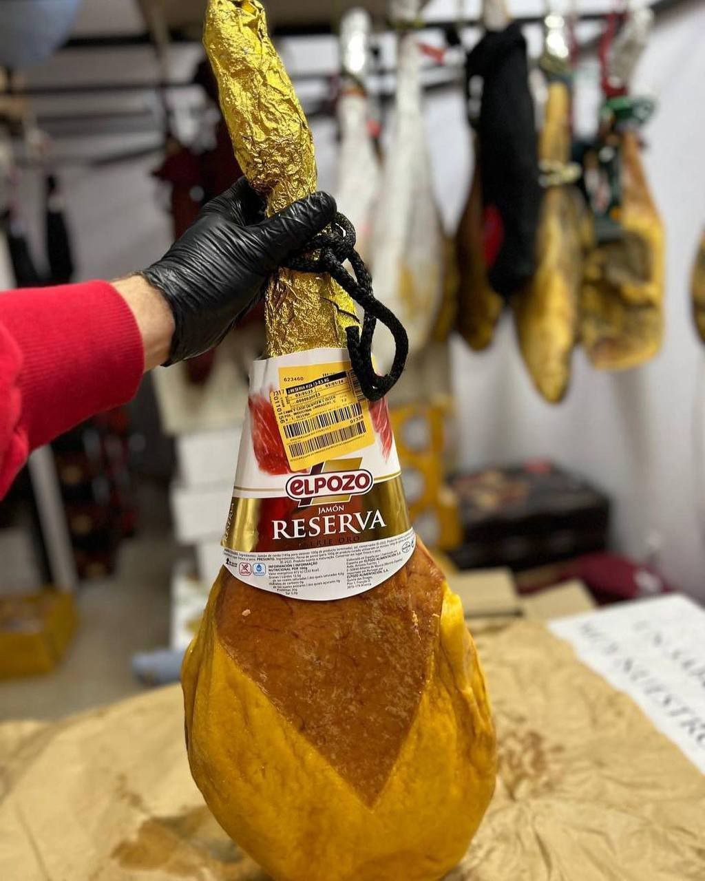 Хамон Дюрок Золотой Копытце Serrano Reserva Duroc El Pozo Oro Selección, 8 кг. Испания