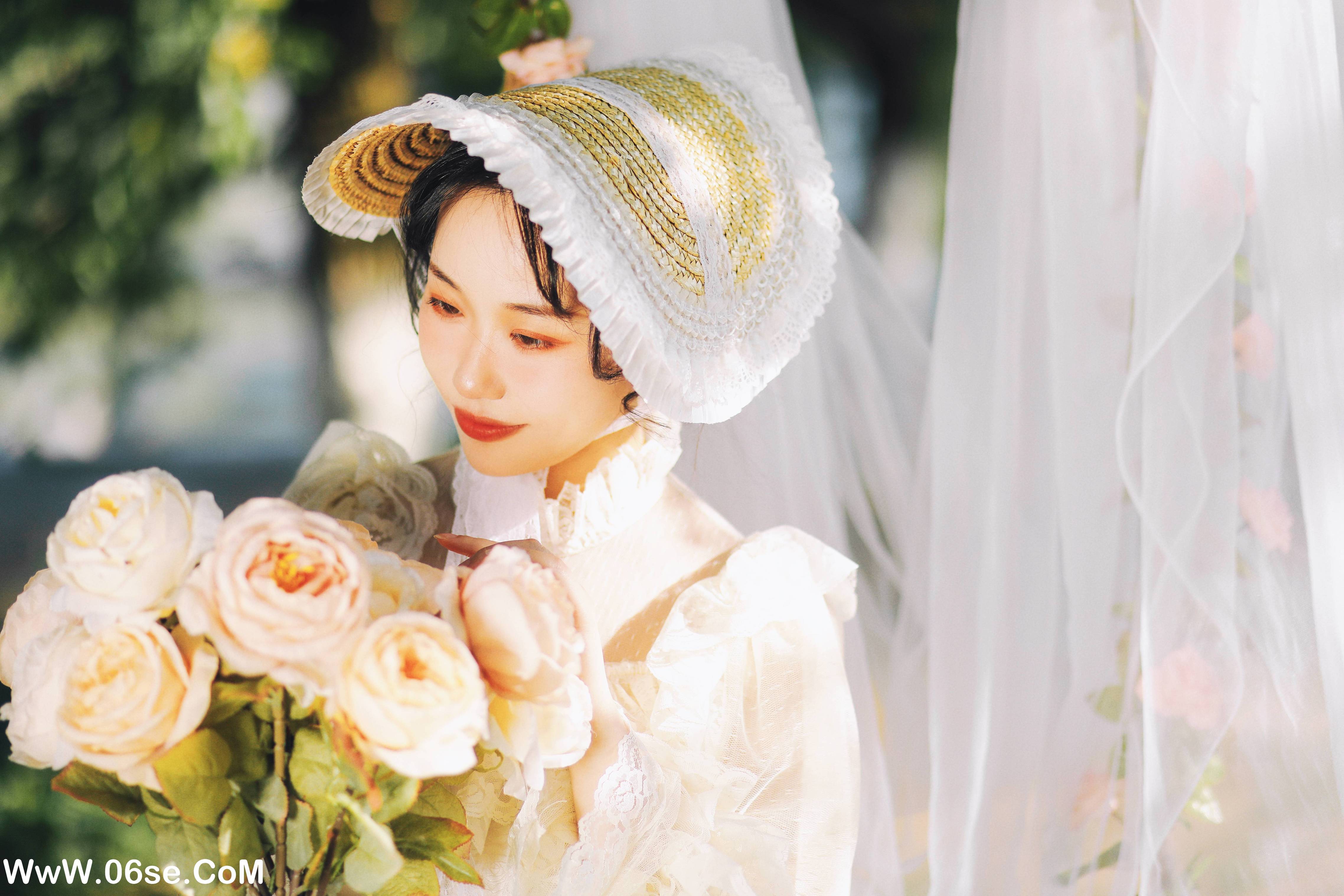 图片[33]-[YITUYU艺图语]2022.09.28 湖边的秋千 迟白[32+1P／395MB]-六色网