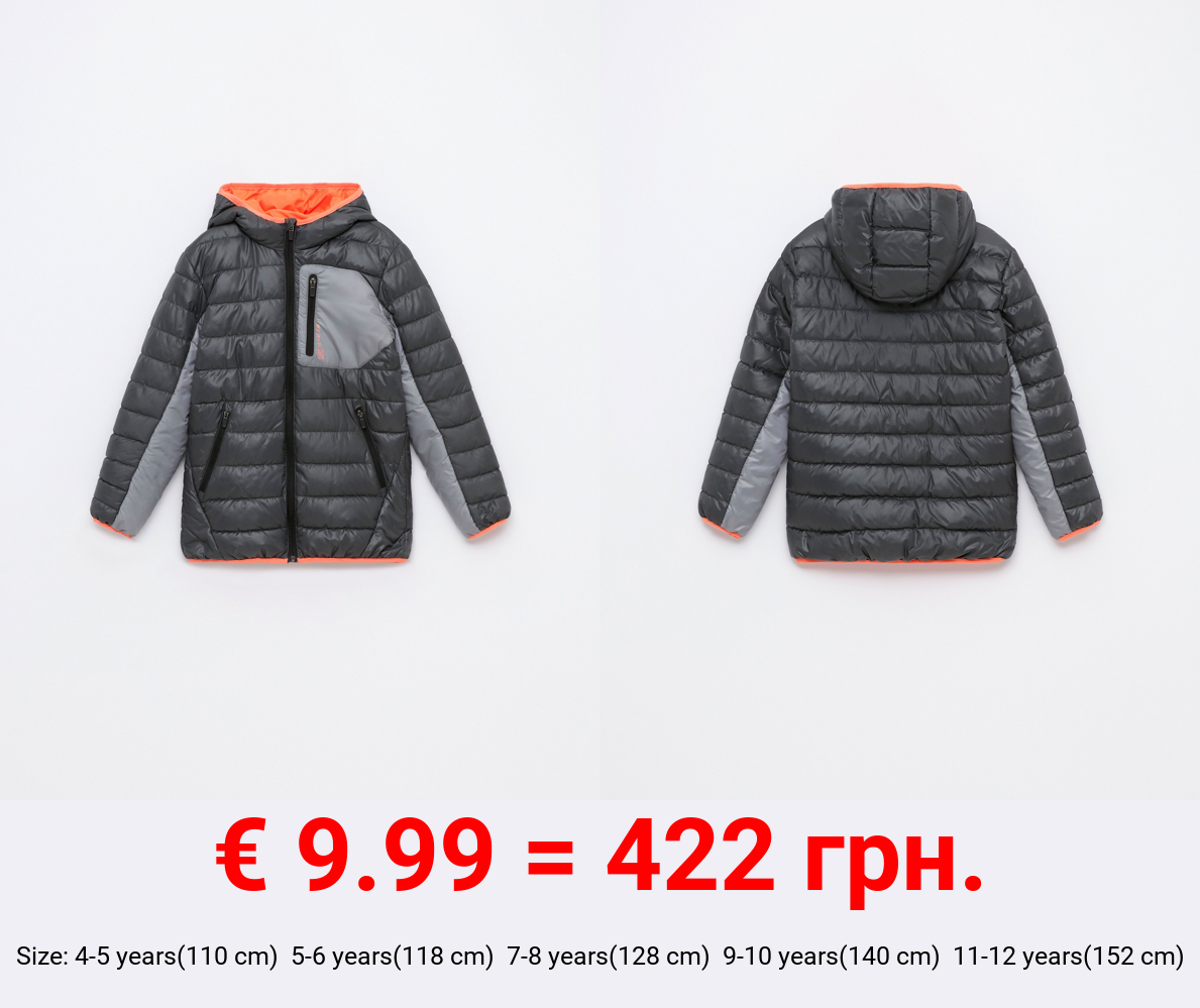Lightweight sporty jacket with hood
