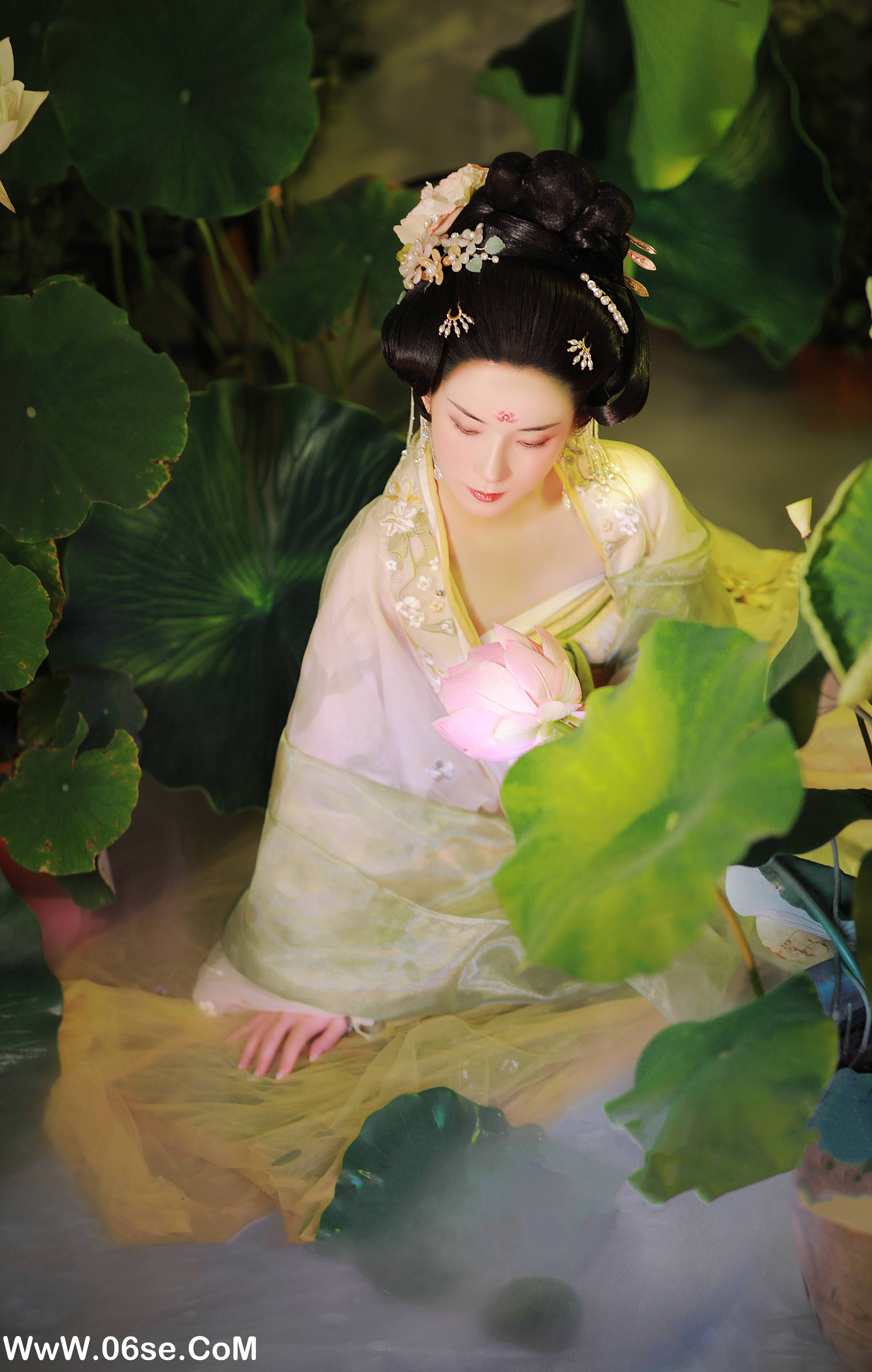 图片[8]-[YITUYU艺图语]2022.09.09 云想衣裳花想容 也清秋[31+1P／681MB]-六色网