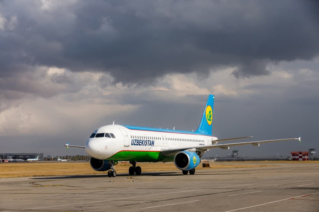 Самолеты москва наманган. Аэропорт Uzbekistan Airways аэропорт. Boeing 737 Uzbekistan Airways. A320 Uzbekistan Airways. Uzbekistan Airways Hy 9685.