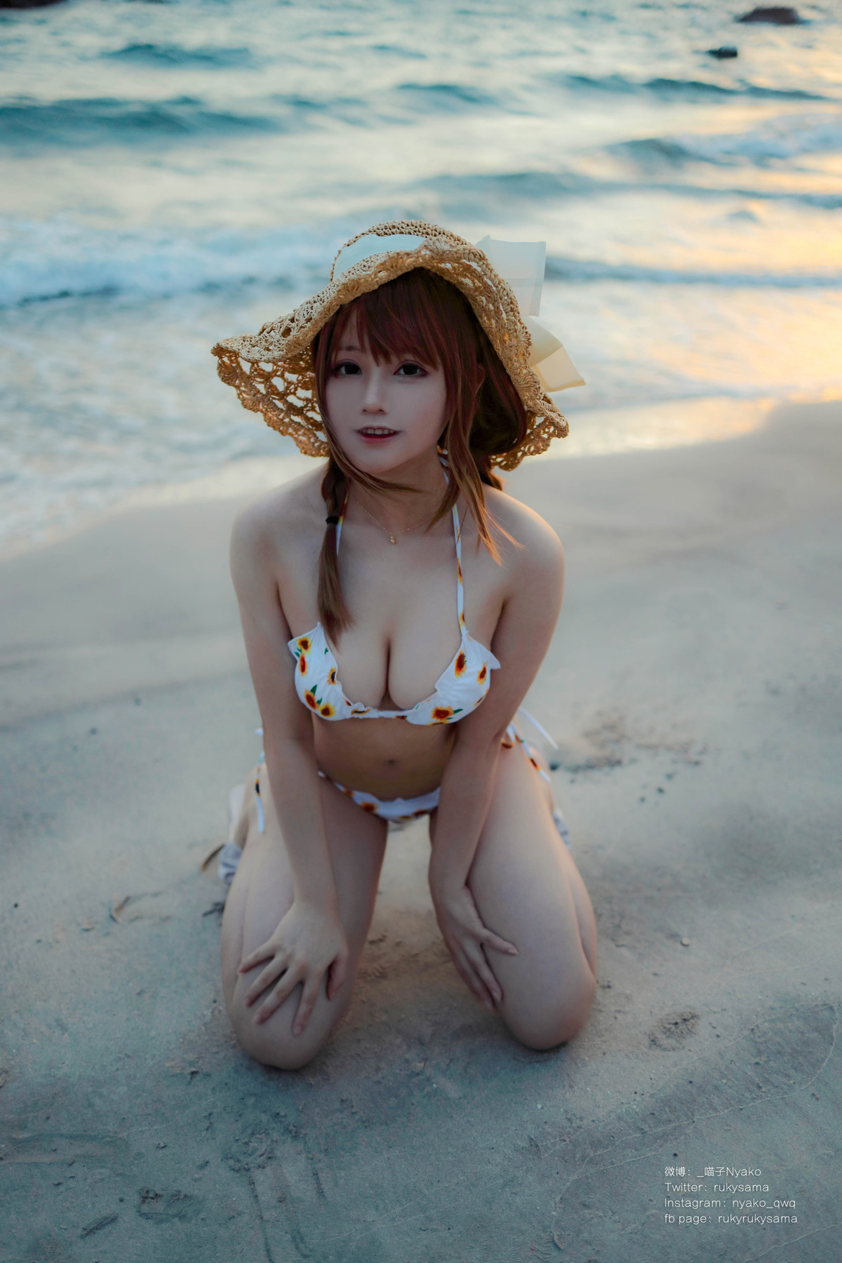 Cosplay Nyako喵子 向日葵比基尼 24