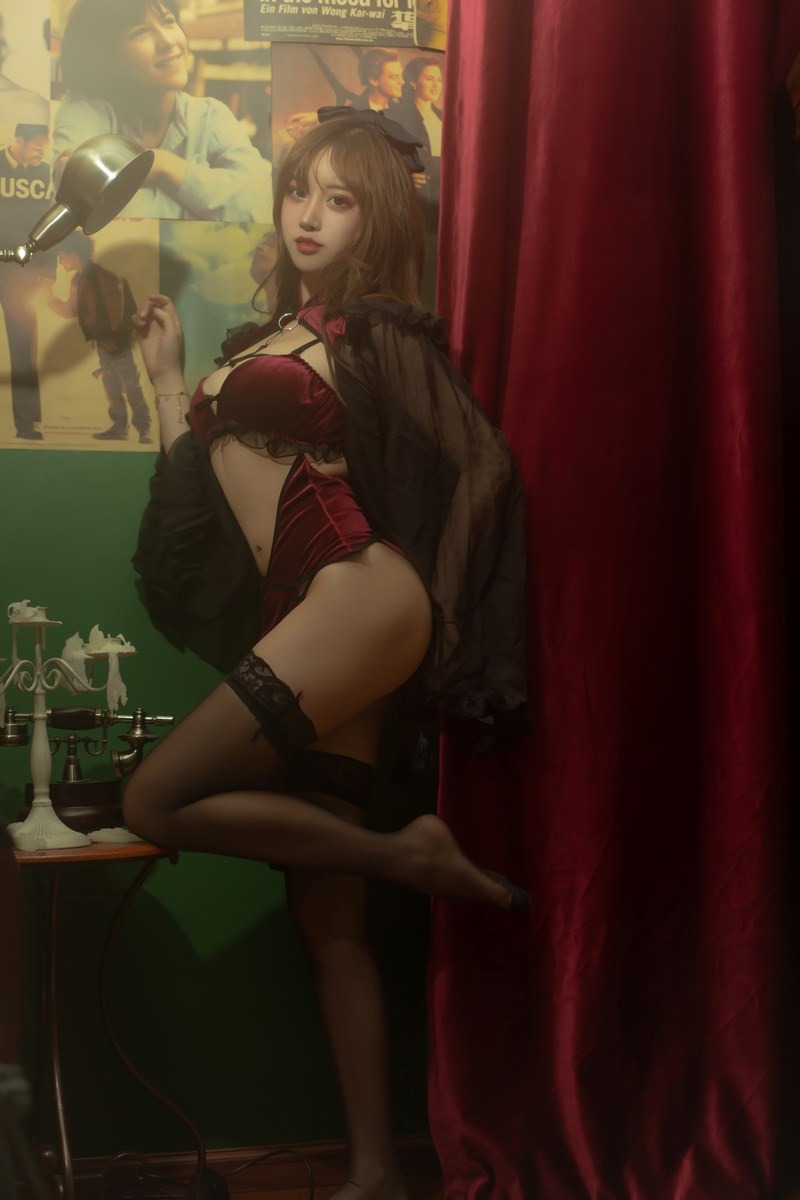 [Cos]过期米线线喵 - 红丝绒旗袍[53P] 20