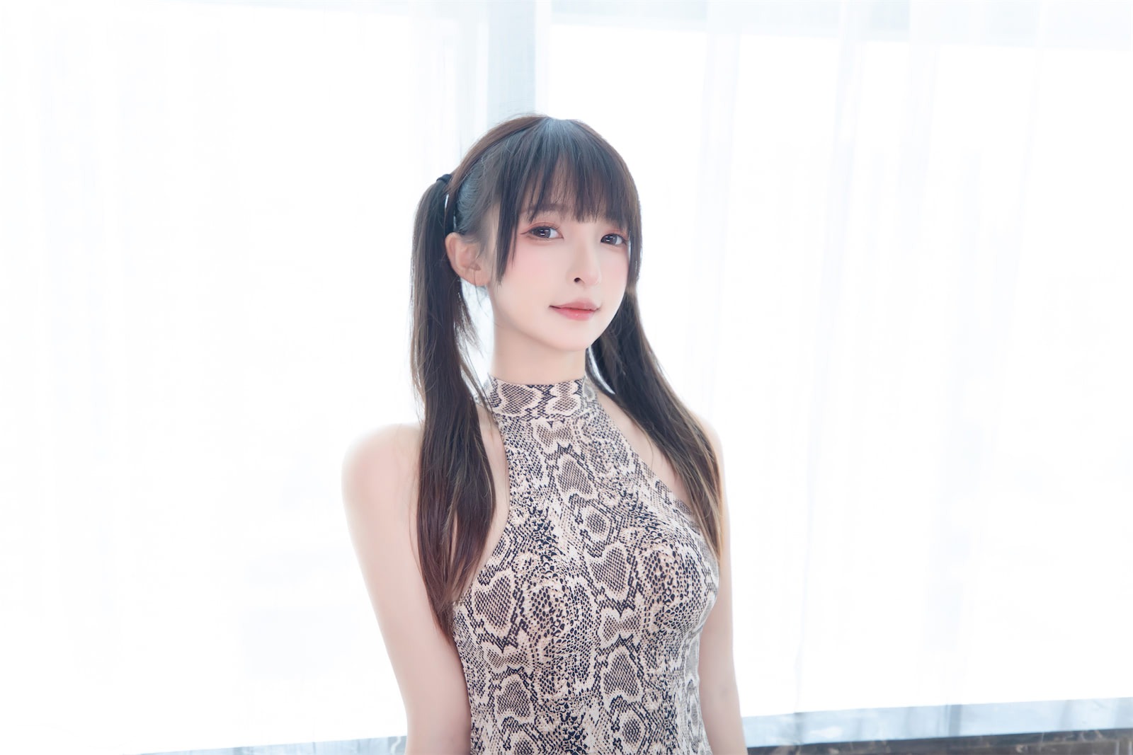 神楽坂真冬 蟒纹旗袍 24