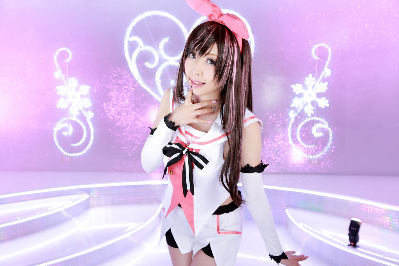 C ai без регистрации. Kizuna ai косплей Соло мастурбация. Kizuna ai Cosplay glitter Skin.