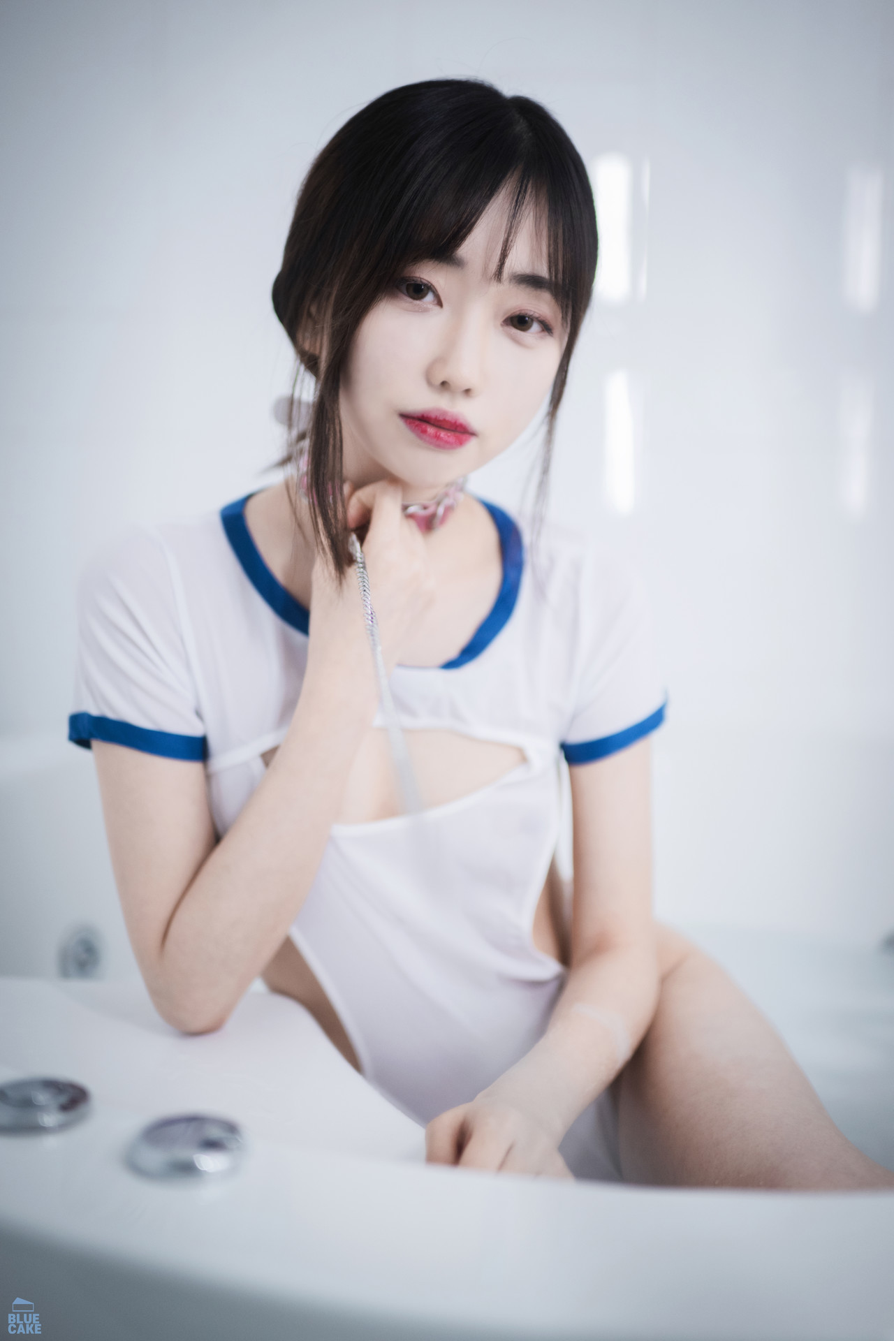 Kim Ji-Won 김지원, [BLUECAKE] White One + RED.Ver - Set.01 11