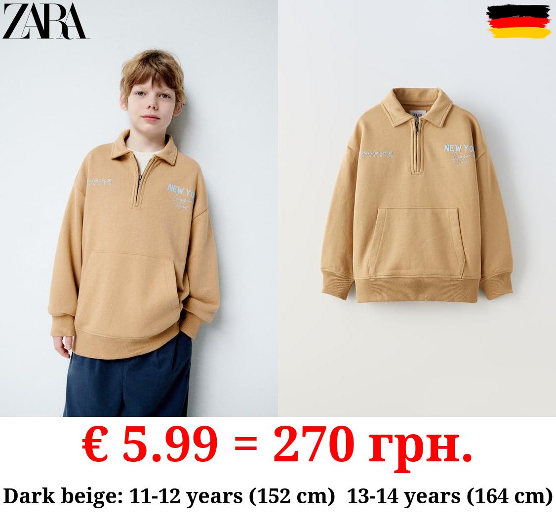 QUARTER-ZIP POLO SWEATSHIRT WITH RAISED SLOGAN