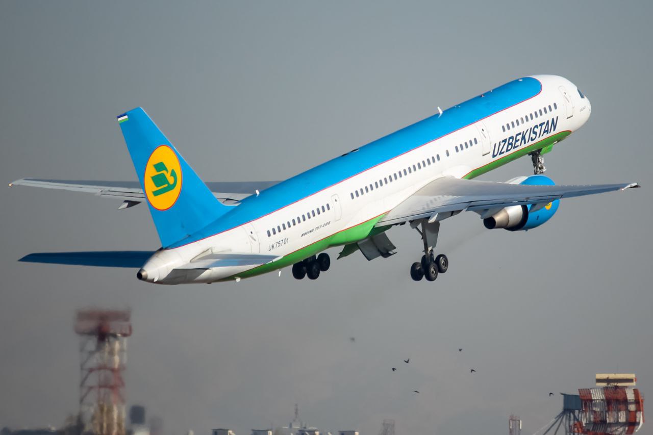 Avia pro новости. Uzbekistan Airways Дубай. Авиаспоттер. Uzbekistan Airways uk001. Uzbekistan Airways logo.