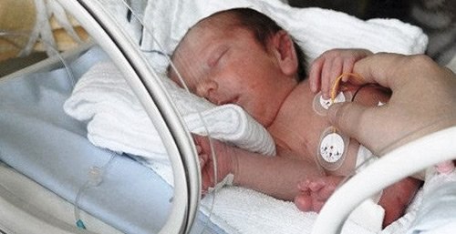 Новорожденный получил травму при родах в Хабаровске
