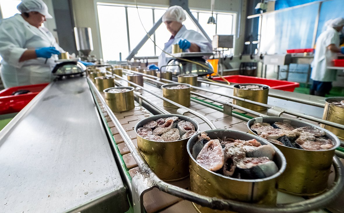 Производители консервированной рыбы и кормов для животных получили право на господдержку