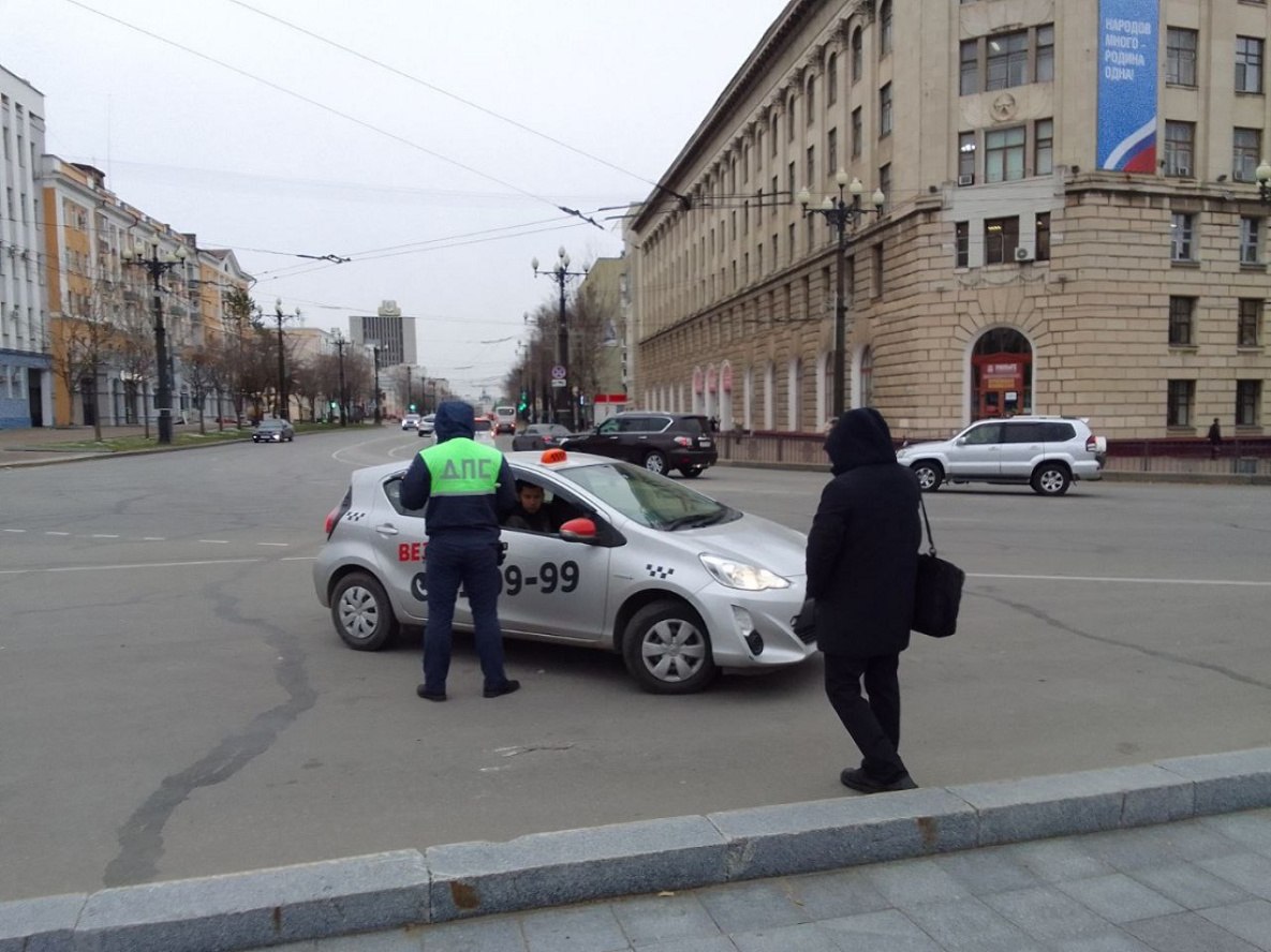 Нелегальных таксистов ловят в Хабаровске