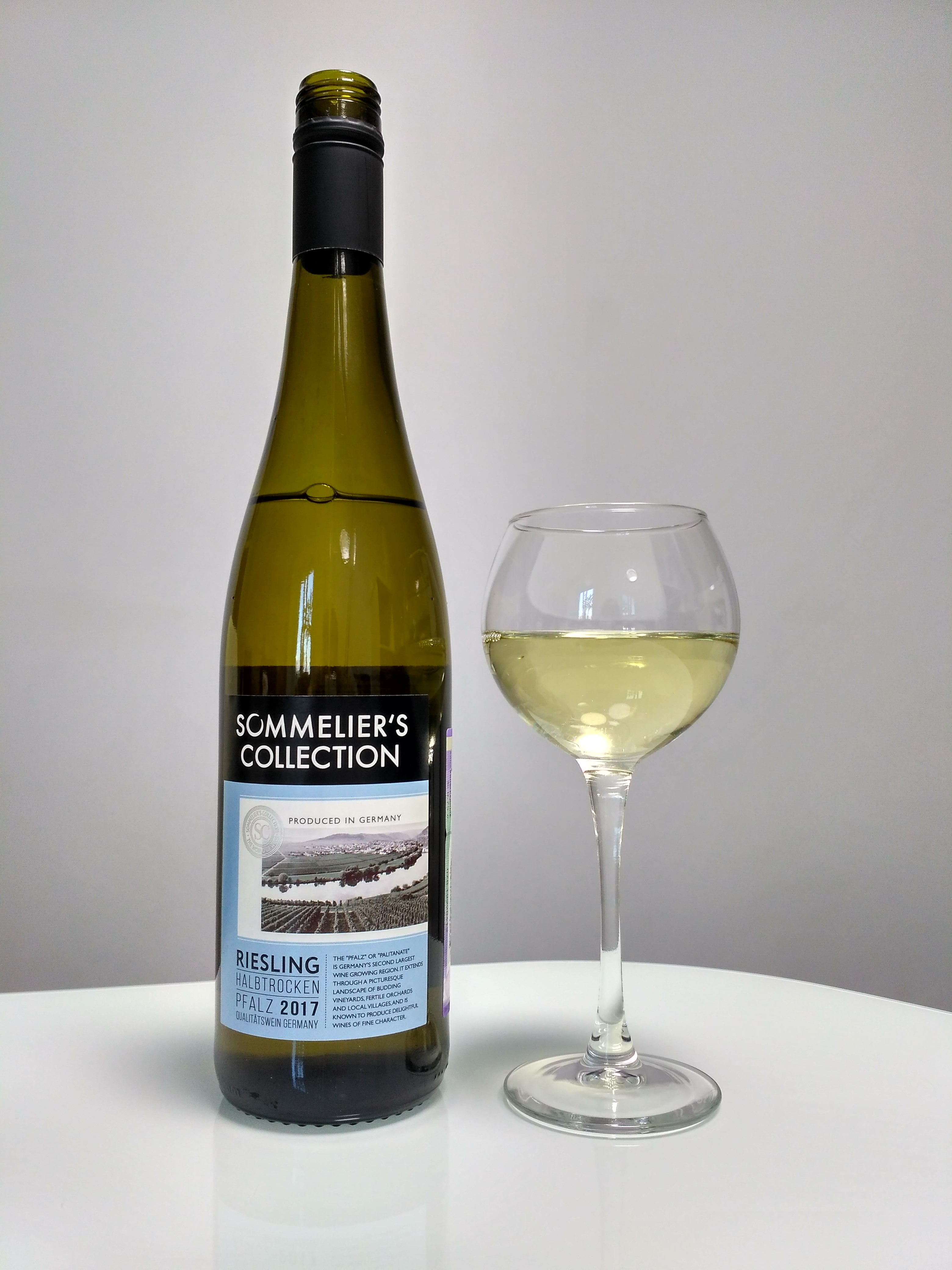 Вино riesling белое полусухое