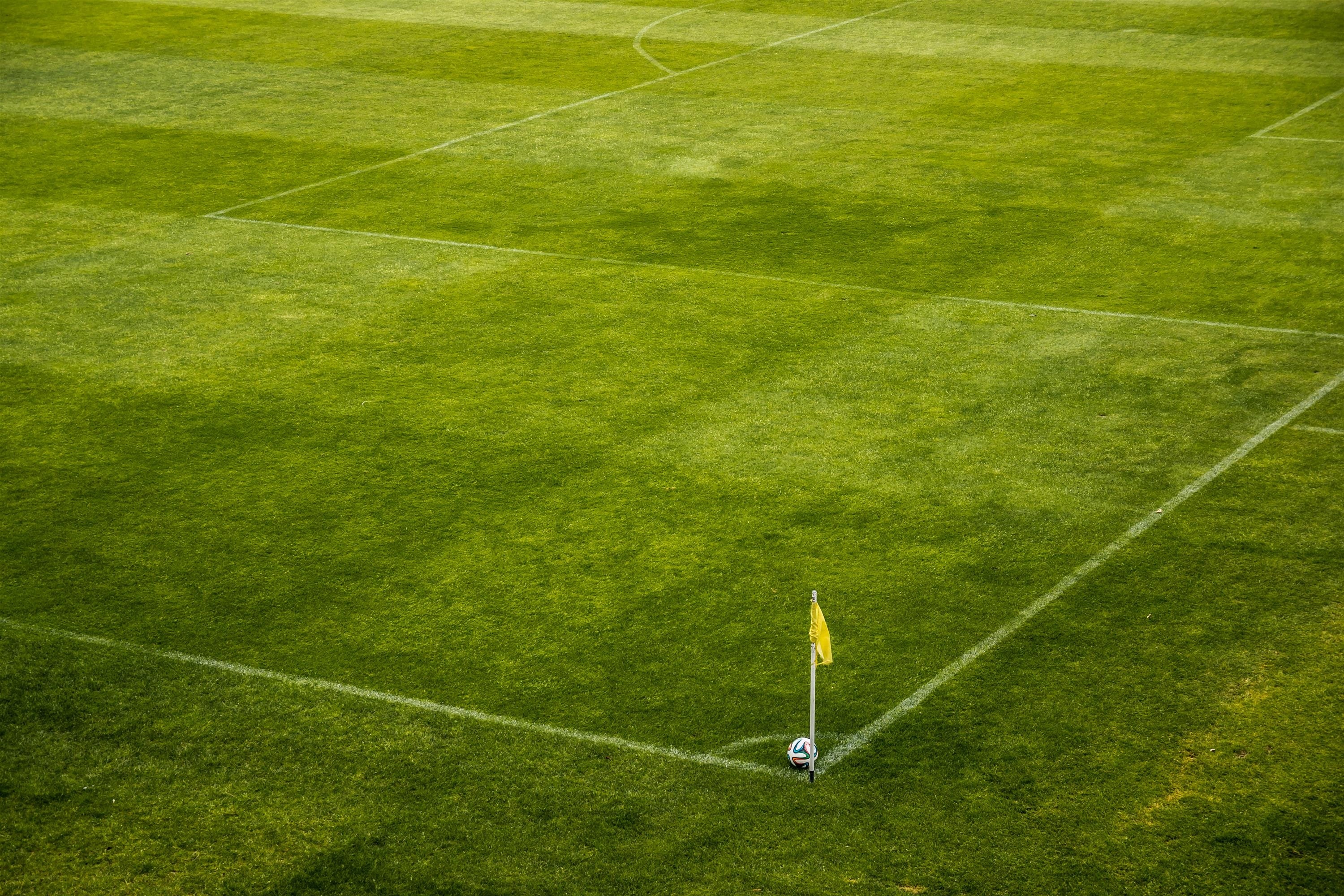 Football court. Футбольное поле. Футбольное поле вид сверху. Футбольный газон. Футбольное поле газон.