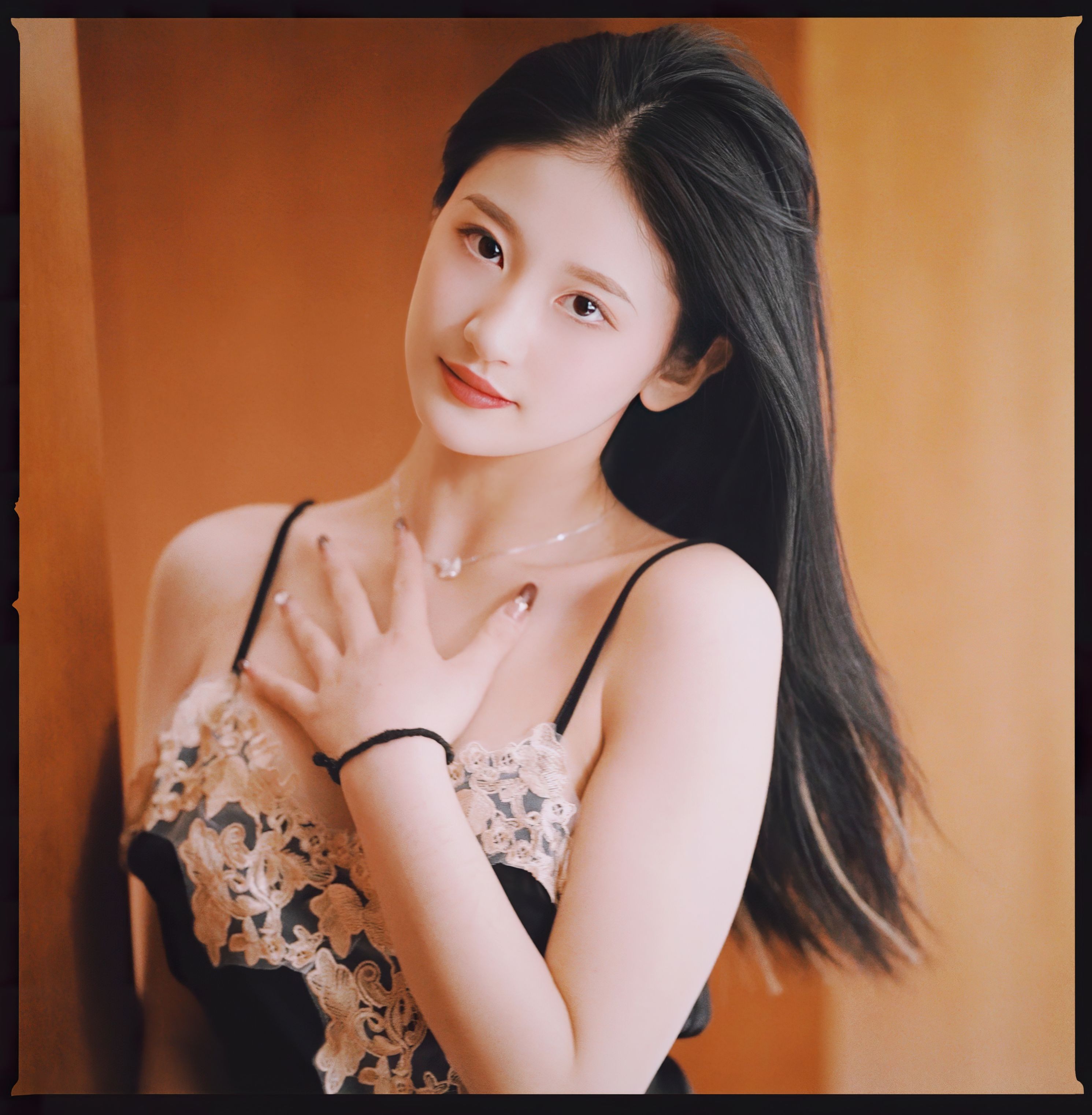 美女模特彤彤大尺度私房 23