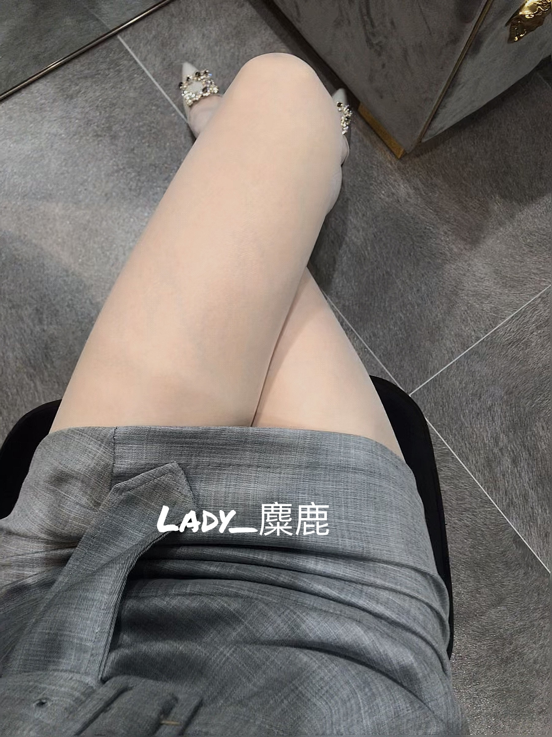 [福利COS]_丝足博主麋鹿_Monroe_2020.07.08_好腿-写真图集共18P 2