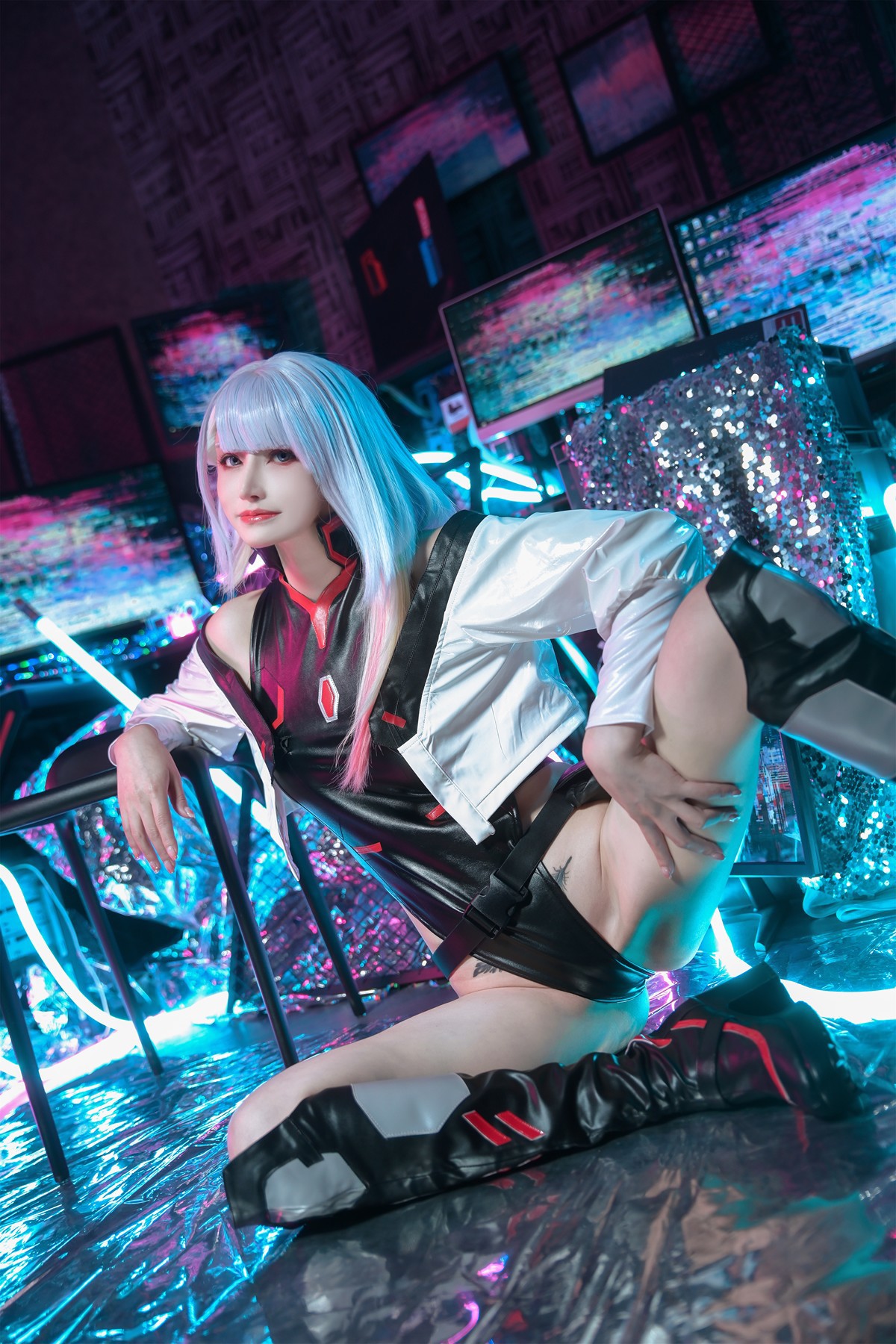 Cosplay 鹿八岁 赛博朋克：边缘行者 露西 15