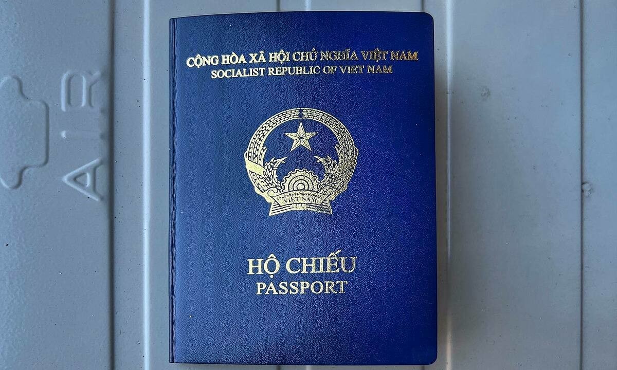 Великобритания признала новый паспорт Вьетнама