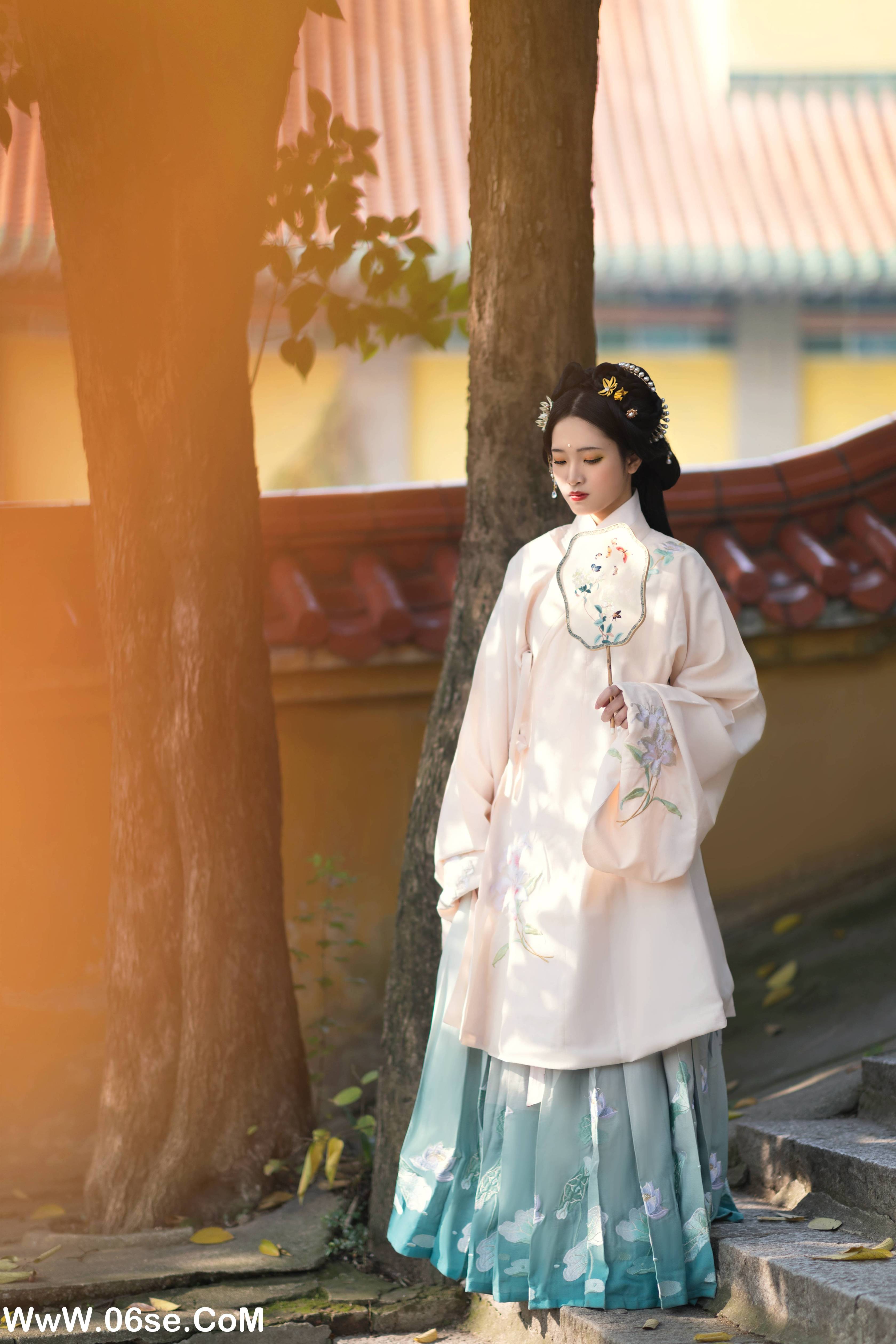 图片[9]-[YITUYU艺图语]2022.12.28 始觉秋风还 是蝶绪咩[19+1P／173MB]-六色网