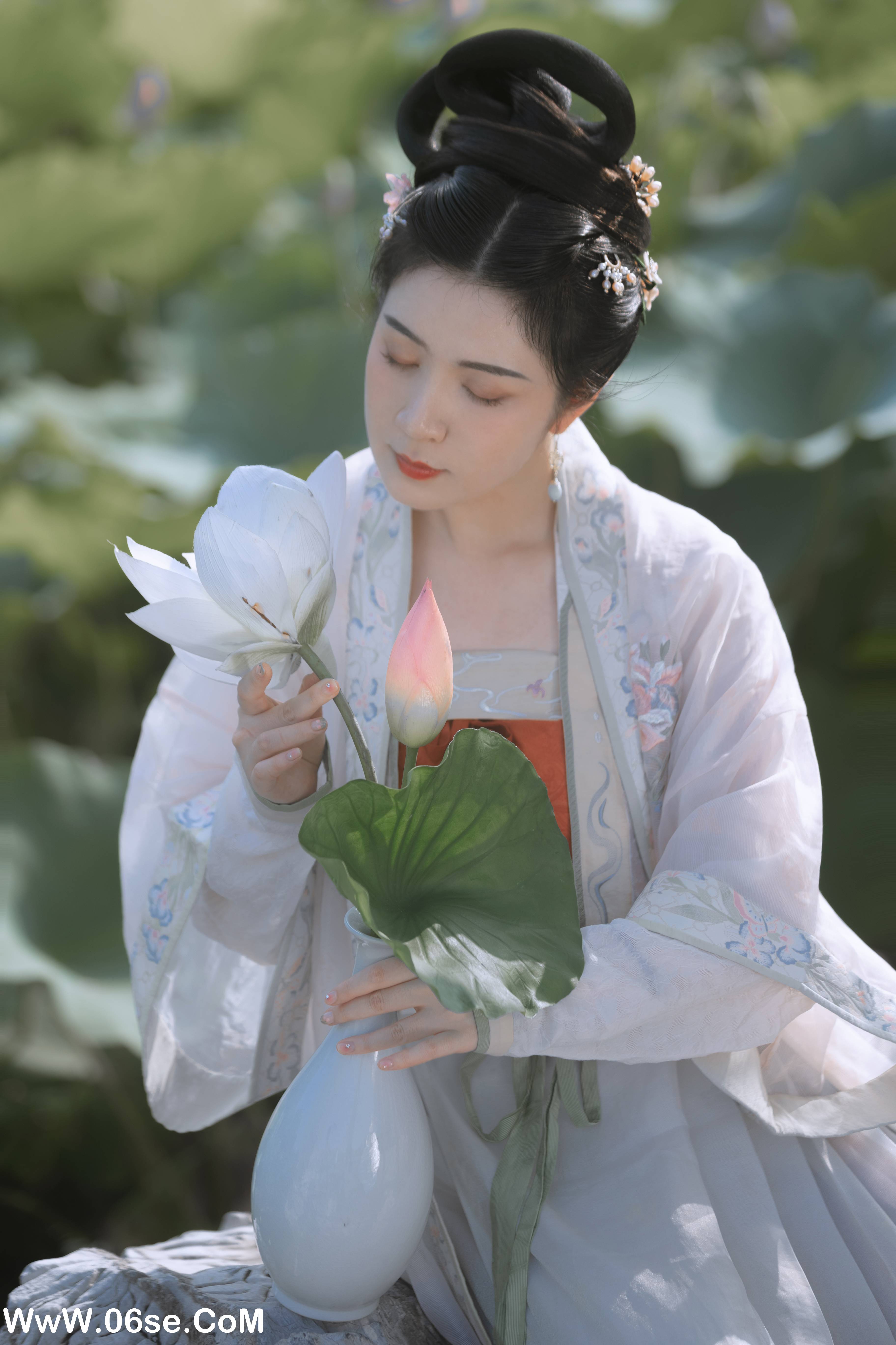 图片[12]-[YITUYU艺图语]2022.11.21 陶然荷韵 周曦彤[25+1P／195MB]-六色网