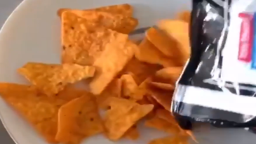 No hagas esto con los doritos