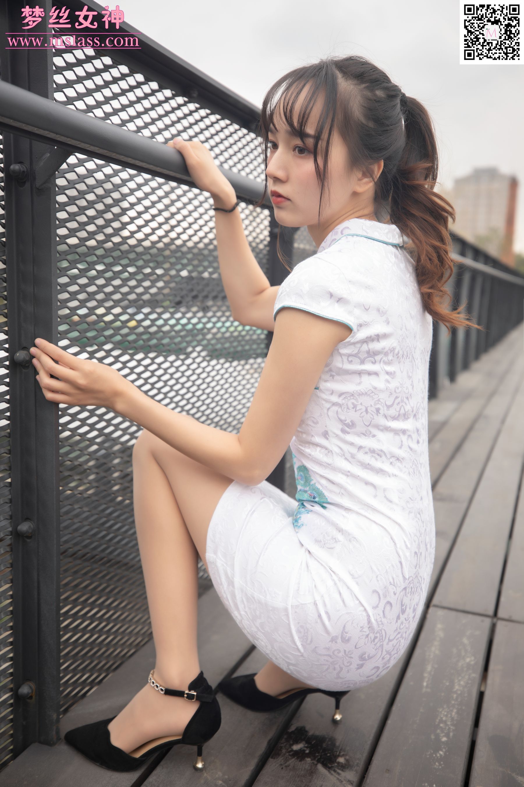 [梦丝女神MSLASS]_玥玥_工业区的旗袍-写真图集共70P 9