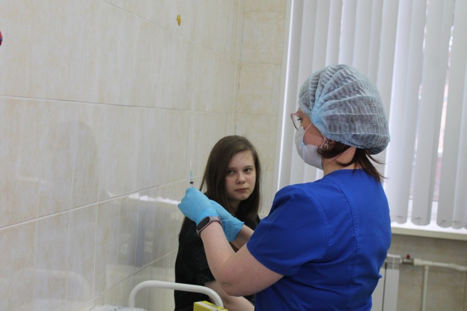 В Хабаровский край поступила вакцина от коронавирусной инфекции для подростков