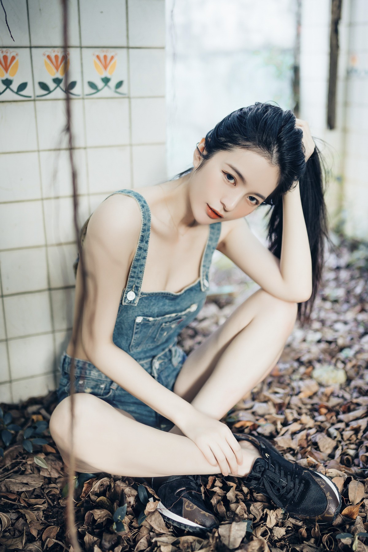 巨乳仙仙辰 野外露出初體驗❤️ 紅衣+透明內褲 裸上身吊帶褲 透明白色罩衫 Vol.02 12