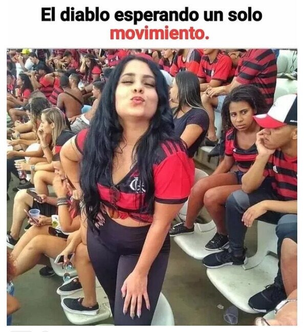 No mires que está atenta