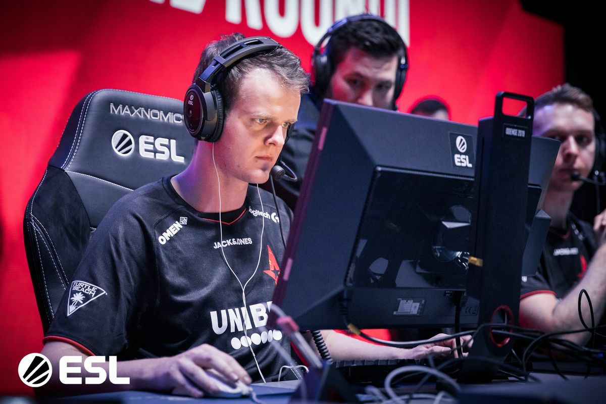 Киберспорт футбол. Astralis xyp9x. Девайс астралис. Xyp9x CS go. Xyp9x ESL.