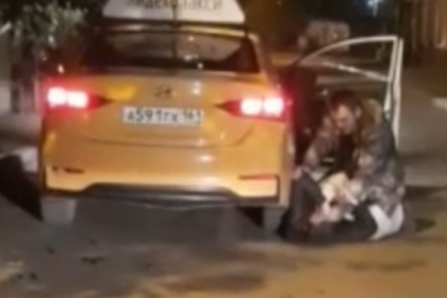 Хабаровский таксист избил пассажира и забрал телефон