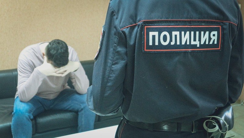 Хабаровский студент распылил перцовый баллончик в лицо полицейским