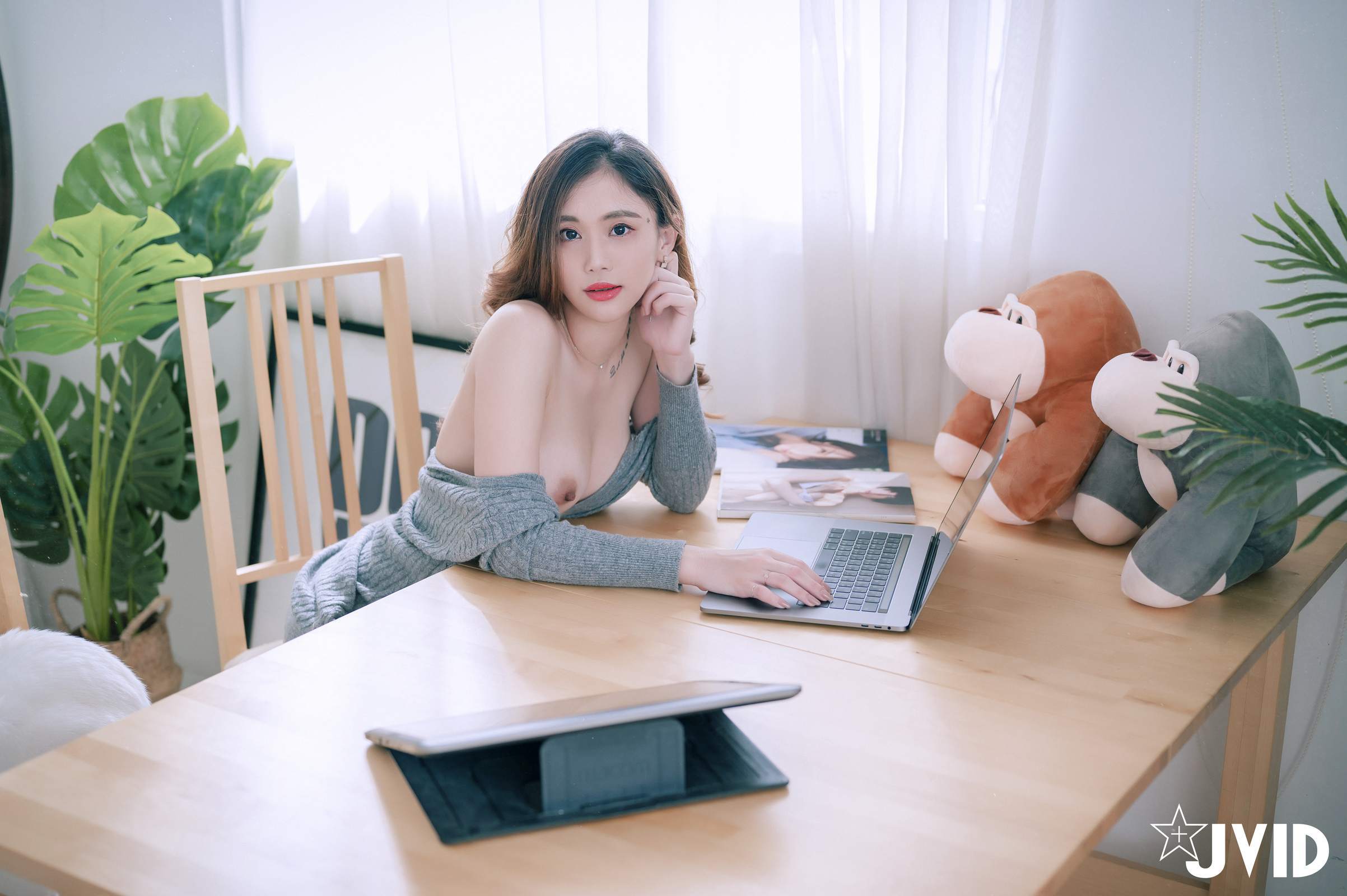 JVID精品 美乳女神Jessica到友人家看貓被強制高潮 Set.02 20