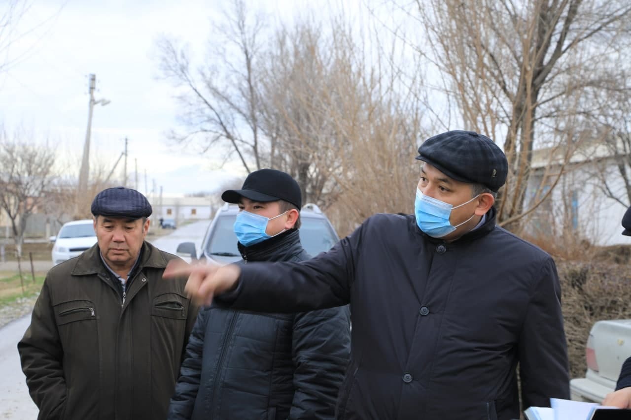 Сирдарё вилояти адлия бошқармаси бошлиғи Салохиддин Саттаров ва Давлат ...