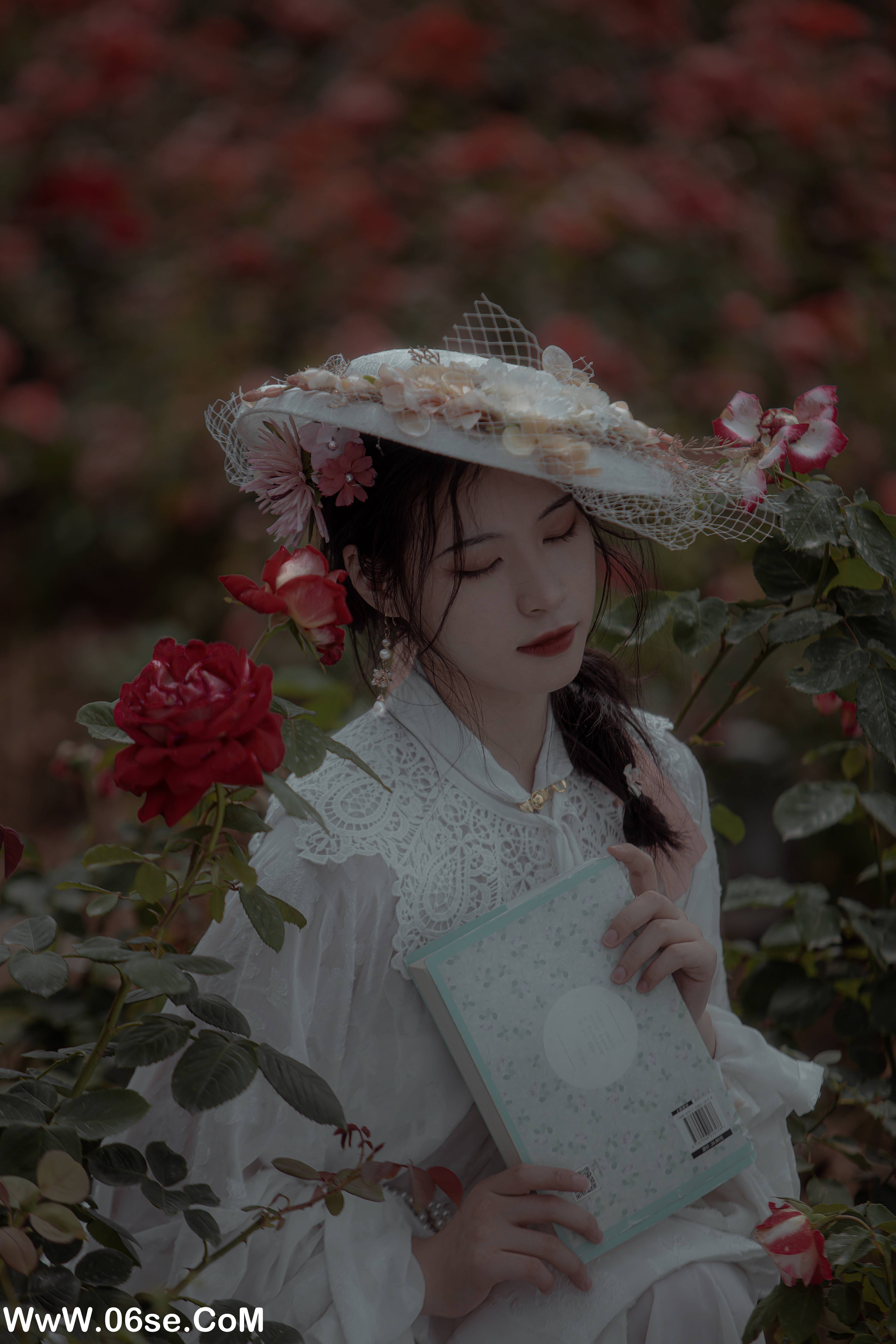 图片[5]-[YITUYU艺图语]2022.09.29 玫瑰 努力搬砖的双翮[27+1P／423MB]-六色网